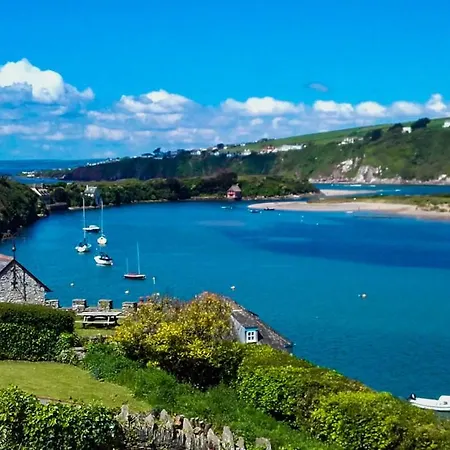 Carew In The Heart Of With Panoramic Sea Views